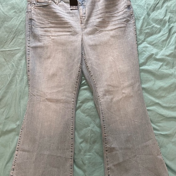 NWT Torrid Bombshell Flare Premium Stretch High-Rise Jean - Picture 6 of 9